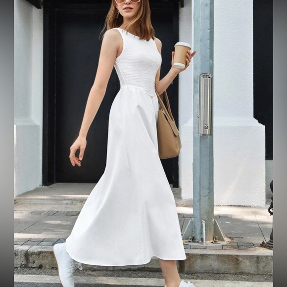 Elegant White Sleeveless Dress - Picture 7 of 16